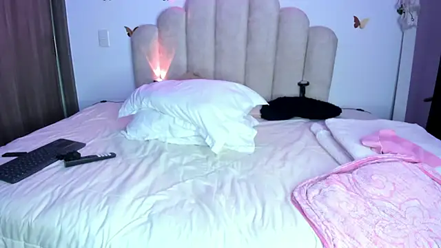 Snapshot of NaomiAsha chatting on October 24, 2025, 11:23 pm NaomiAsha online show from October 24, 2025, 11:23 pm