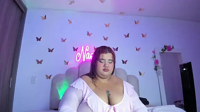 Snapshot of NaomiAsha chatting on November 17, 2025, 10:26 pm NaomiAsha online show from November 17, 2025, 10:26 pm