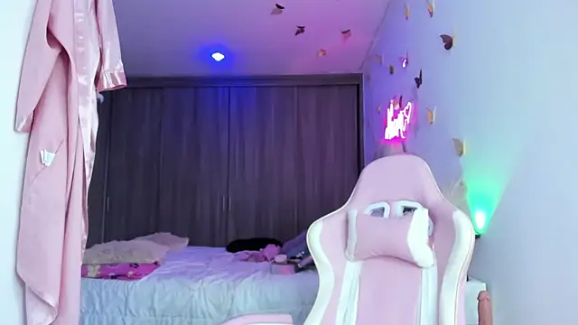 Snapshot of NaomiAsha chatting on January 13, 2026, 10:37 pm NaomiAsha online show from January 13, 2026, 10:37 pm