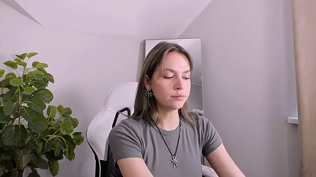 Niky  Jess online show from January 26, 2025, 5:56 am