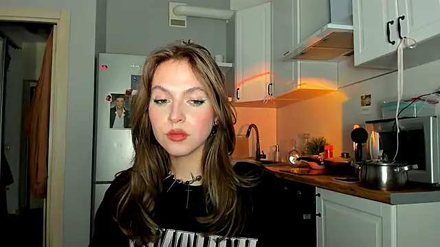 Niky  Jess online show from February 6, 2025, 9:06 pm