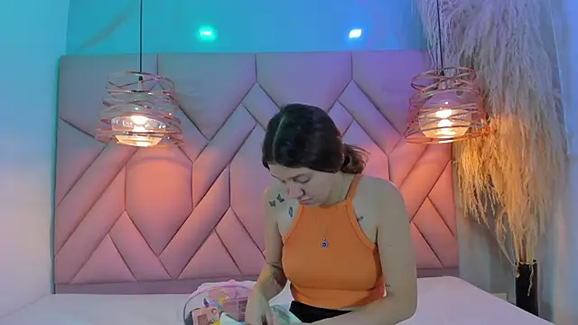 AngelaaCute  online show from January 13, 2025, 12:02 pm