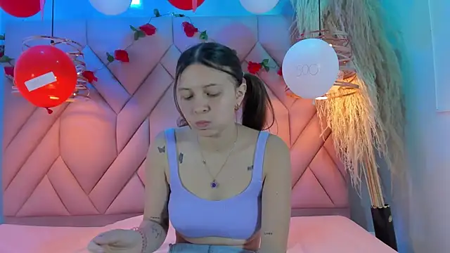 AngelaaCute  online show from February 17, 2025, 12:27 pm