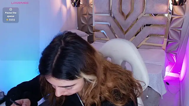 meraki fraise online show from October 3, 2025, 8:06 pm