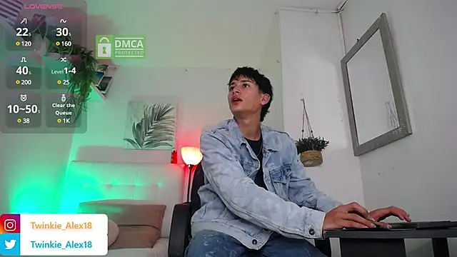 Twinkie-Alex18 online show from December 4, 2024, 11:35 pm