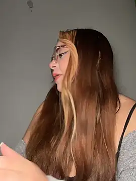 NatyOlson online show from October 3, 2025, 3:36 am