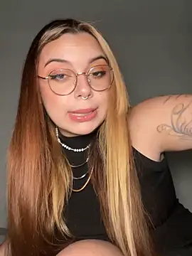 NatyOlson online show from October 24, 2025, 3:36 am