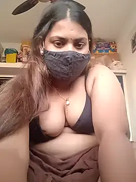 Hotmilfxox online show from December 17, 2024, 11:39 am