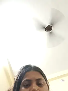 Hotmilfxox online show from April 9, 2026, 10:37 pm