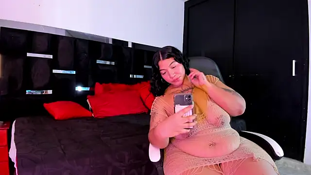 Tasha Sant online show from October 17, 2025, 9:06 pm