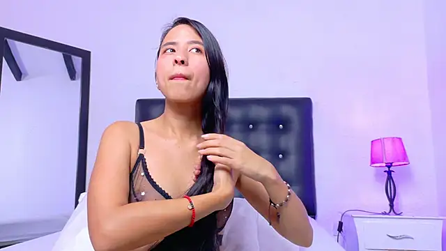 Skinny hottie18 online show from October 12, 2025, 2:16 pm