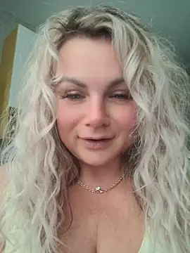 Snapshot of candy_queeen chatting on May 30, 2026, 11:07 am candy queeen online show from May 30, 2026, 11:07 am