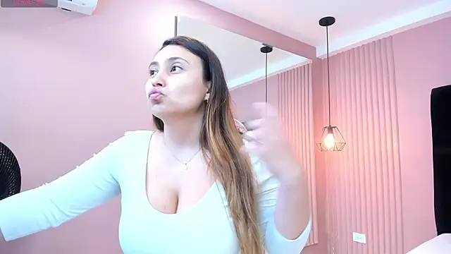 Snapshot of dulce_santamaria chatting on December 6, 2024, 10:30 pm dulce santamaria online show from December 6, 2024, 10:30 pm