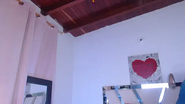 Snapshot of Amara_Red chatting on May 27, 2026, 11:18 am Amara Red online show from May 27, 2026, 11:18 am