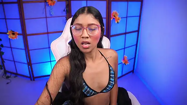 small emilie online show from October 2, 2025, 1:18 pm