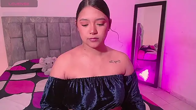 DIANEE 01 online show from January 5, 2026, 9:18 pm