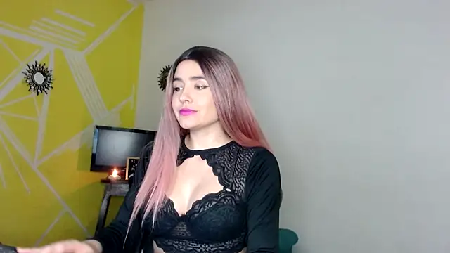 Nikolle Rouss online show from February 12, 2025, 10:04 pm