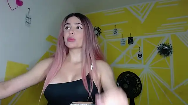 Nikolle Rouss online show from October 15, 2025, 5:02 pm