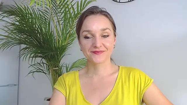 Snapshot of AliciaDesire chatting on December 2, 2024, 11:01 am AliciaDesire online show from December 2, 2024, 11:01 am