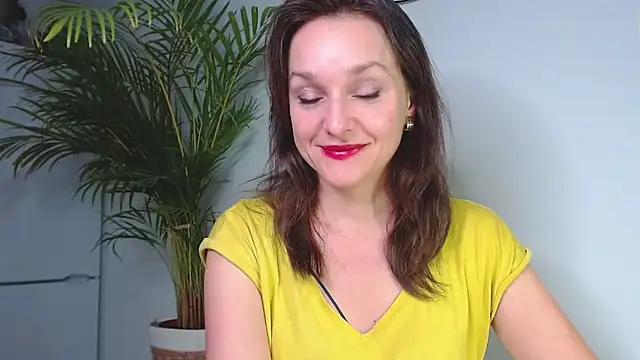 Snapshot of AliciaDesire chatting on December 9, 2024, 6:14 pm AliciaDesire online show from December 9, 2024, 6:14 pm