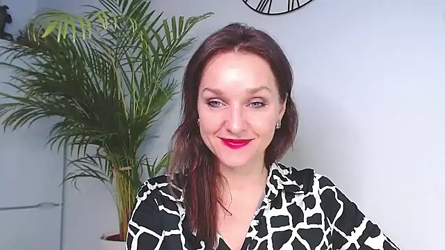 Snapshot of AliciaDesire chatting on December 10, 2024, 11:00 am AliciaDesire online show from December 10, 2024, 11:00 am