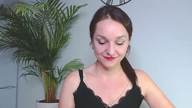 Snapshot of AliciaDesire chatting on December 12, 2024, 6:31 pm AliciaDesire online show from December 12, 2024, 6:31 pm