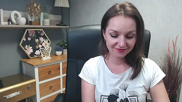 Snapshot of AliciaDesire chatting on December 17, 2024, 2:11 pm AliciaDesire online show from December 17, 2024, 2:11 pm