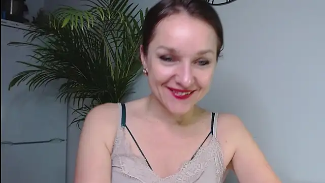 Snapshot of AliciaDesire chatting on December 19, 2024, 3:41 pm AliciaDesire online show from December 19, 2024, 3:41 pm