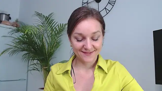 Snapshot of AliciaDesire chatting on January 13, 2025, 10:47 am AliciaDesire online show from January 13, 2025, 10:47 am