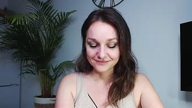 Snapshot of AliciaDesire chatting on January 14, 2025, 4:08 pm AliciaDesire online show from January 14, 2025, 4:08 pm