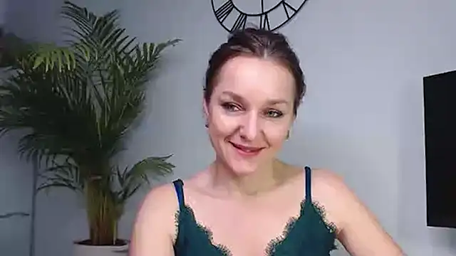 Snapshot of AliciaDesire chatting on January 16, 2025, 8:00 am AliciaDesire online show from January 16, 2025, 8:00 am