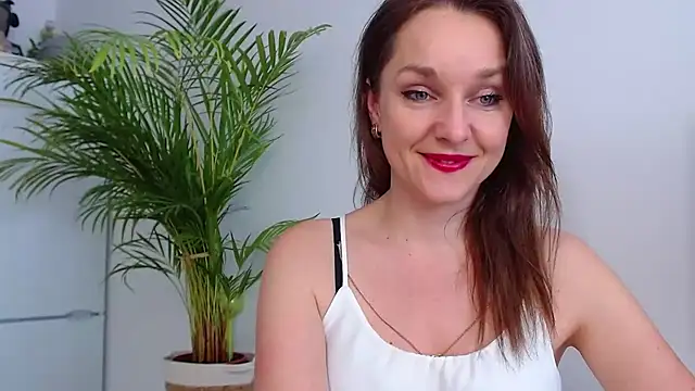 Snapshot of AliciaDesire chatting on January 20, 2025, 11:02 am AliciaDesire online show from January 20, 2025, 11:02 am