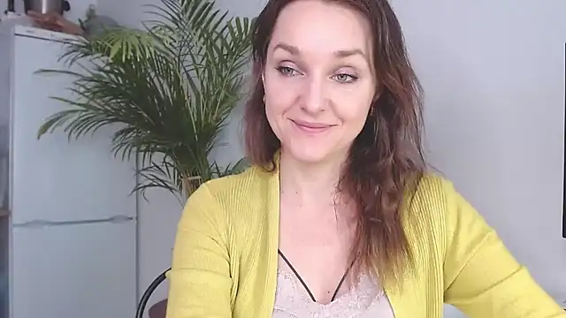 Snapshot of AliciaDesire chatting on January 27, 2025, 11:00 am AliciaDesire online show from January 27, 2025, 11:00 am