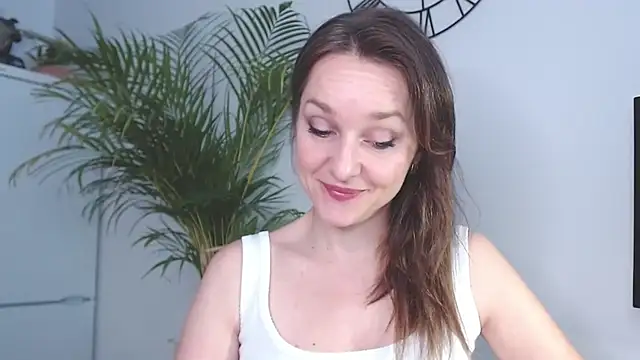 Snapshot of AliciaDesire chatting on February 3, 2025, 8:02 am AliciaDesire online show from February 3, 2025, 8:02 am