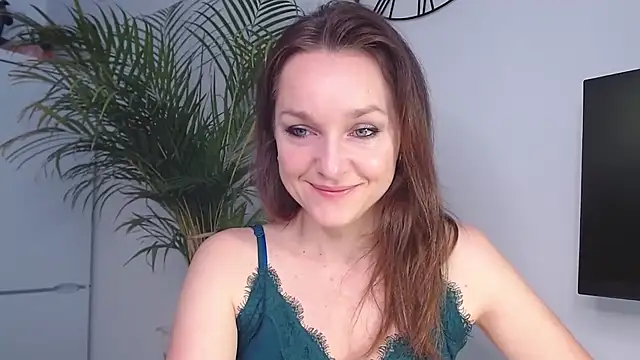 Snapshot of AliciaDesire chatting on February 4, 2025, 7:51 am AliciaDesire online show from February 4, 2025, 7:51 am