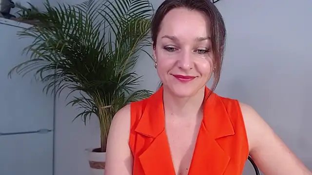 Snapshot of AliciaDesire chatting on February 6, 2025, 7:56 am AliciaDesire online show from February 6, 2025, 7:56 am