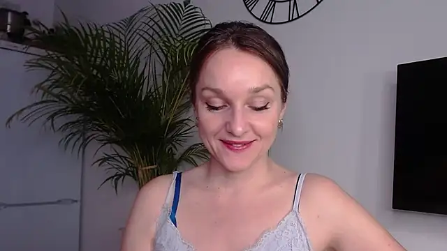 Snapshot of AliciaDesire chatting on February 7, 2025, 3:08 pm AliciaDesire online show from February 7, 2025, 3:08 pm