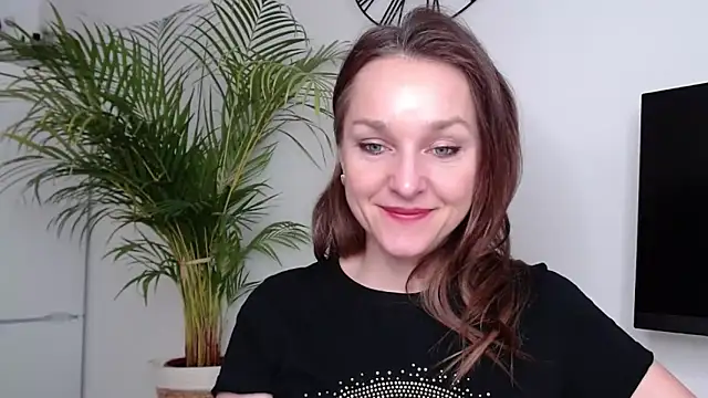 Snapshot of AliciaDesire chatting on February 10, 2025, 2:59 pm AliciaDesire online show from February 10, 2025, 2:59 pm