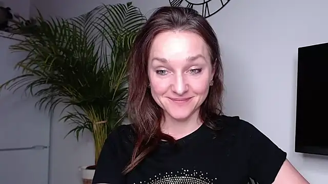 Snapshot of AliciaDesire chatting on February 10, 2025, 6:13 pm AliciaDesire online show from February 10, 2025, 6:13 pm