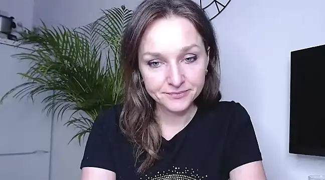 Snapshot of AliciaDesire chatting on February 18, 2025, 3:54 pm AliciaDesire online show from February 18, 2025, 3:54 pm