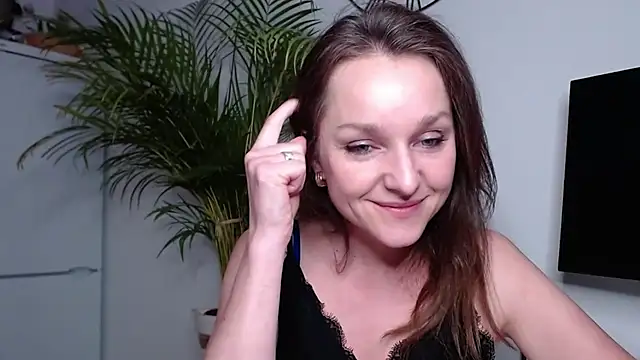 Snapshot of AliciaDesire chatting on February 19, 2025, 6:21 pm AliciaDesire online show from February 19, 2025, 6:21 pm