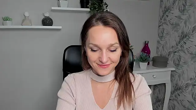 Snapshot of AliciaDesire chatting on February 20, 2025, 2:46 pm AliciaDesire online show from February 20, 2025, 2:46 pm