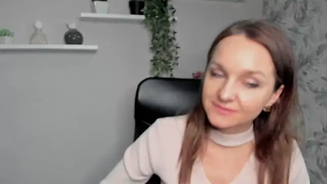 Snapshot of AliciaDesire chatting on February 20, 2025, 5:51 pm AliciaDesire online show from February 20, 2025, 5:51 pm