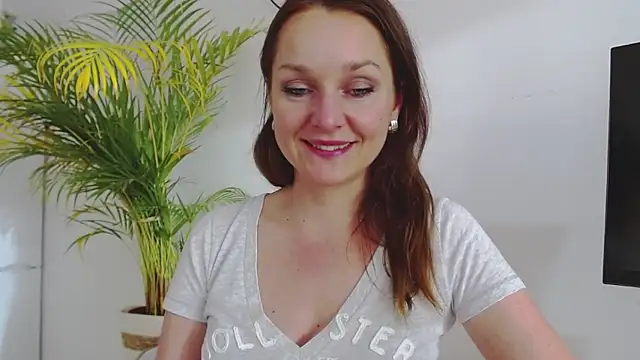 Snapshot of AliciaDesire chatting on March 18, 2025, 3:42 pm AliciaDesire online show from March 18, 2025, 3:42 pm