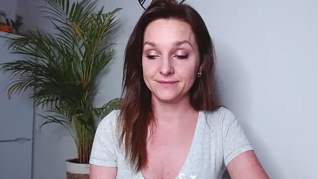 Snapshot of AliciaDesire chatting on March 19, 2025, 6:01 pm AliciaDesire online show from March 19, 2025, 6:01 pm