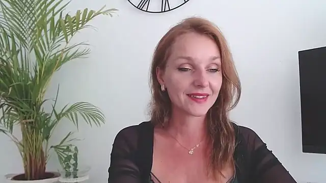 Snapshot of AliciaDesire chatting on September 9, 2025, 1:10 pm AliciaDesire online show from September 9, 2025, 1:10 pm