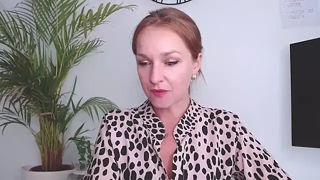 Snapshot of AliciaDesire chatting on September 16, 2025, 1:01 pm AliciaDesire online show from September 16, 2025, 1:01 pm