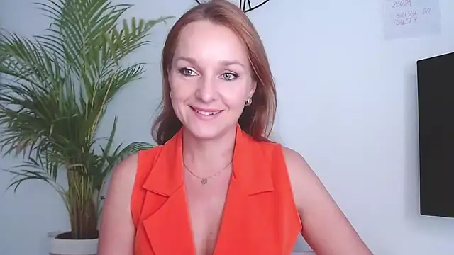 Snapshot of AliciaDesire chatting on September 18, 2025, 5:53 am AliciaDesire online show from September 18, 2025, 5:53 am