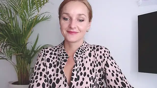 Snapshot of AliciaDesire chatting on September 26, 2025, 6:39 am AliciaDesire online show from September 26, 2025, 6:39 am