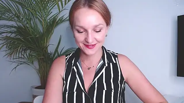 Snapshot of AliciaDesire chatting on September 30, 2025, 5:56 am AliciaDesire online show from September 30, 2025, 5:56 am